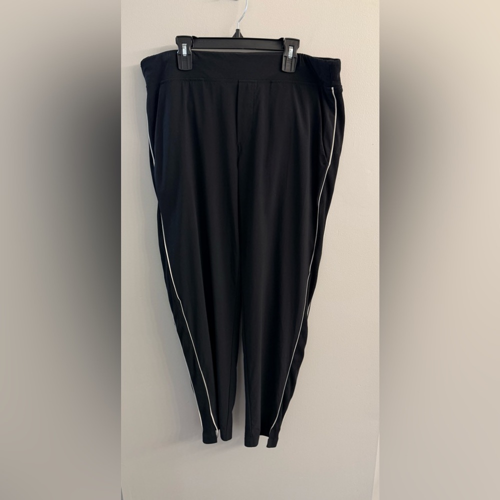 Athleta Brooklyn Luxe Ankle Pant Black W/ White Stripe Sz 10 Athleisure Casual